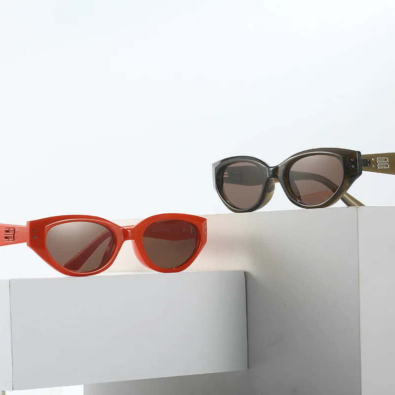 Retro Cat Eye Sunglasses for Women Plastic Frame UV Protection Trendy Streetwear Fashion Sun Glasses Chic Decorative Eyewear