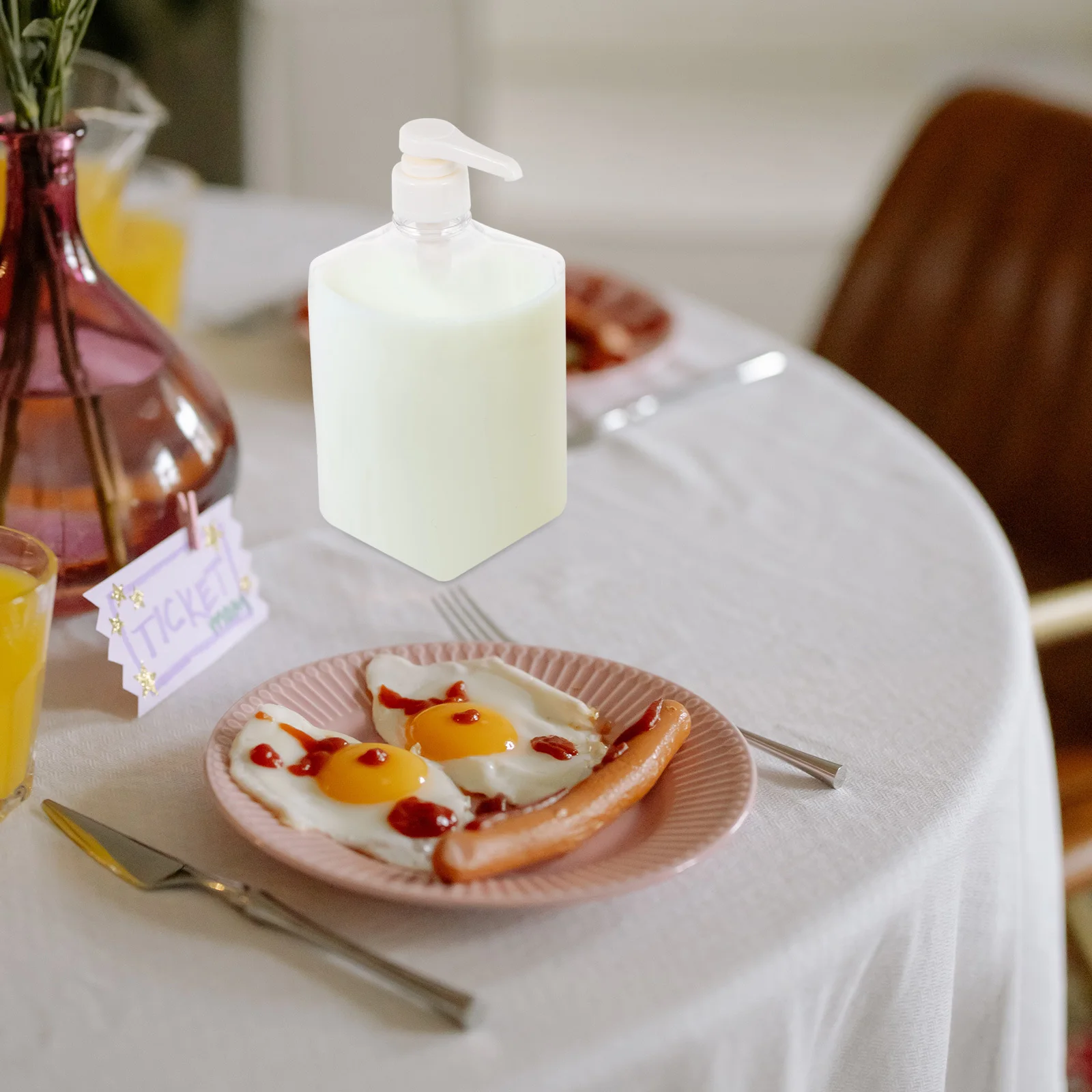 

1600Ml Fruit Bottle Large Capacity Transparent Liquid Storage Container For Kitchen Syrup Sauce Mustard Ketchup