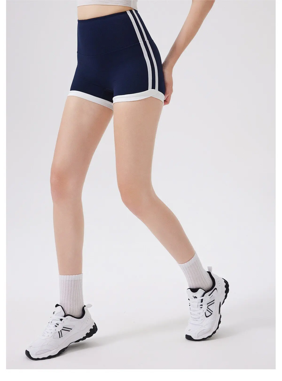 Kontrastfarbene Hochgeschnittene Pfirsichfarbene Hüftformende Hotpants Sportshorts für Damen zum Laufen, Fitness und Yoga – Detail 14