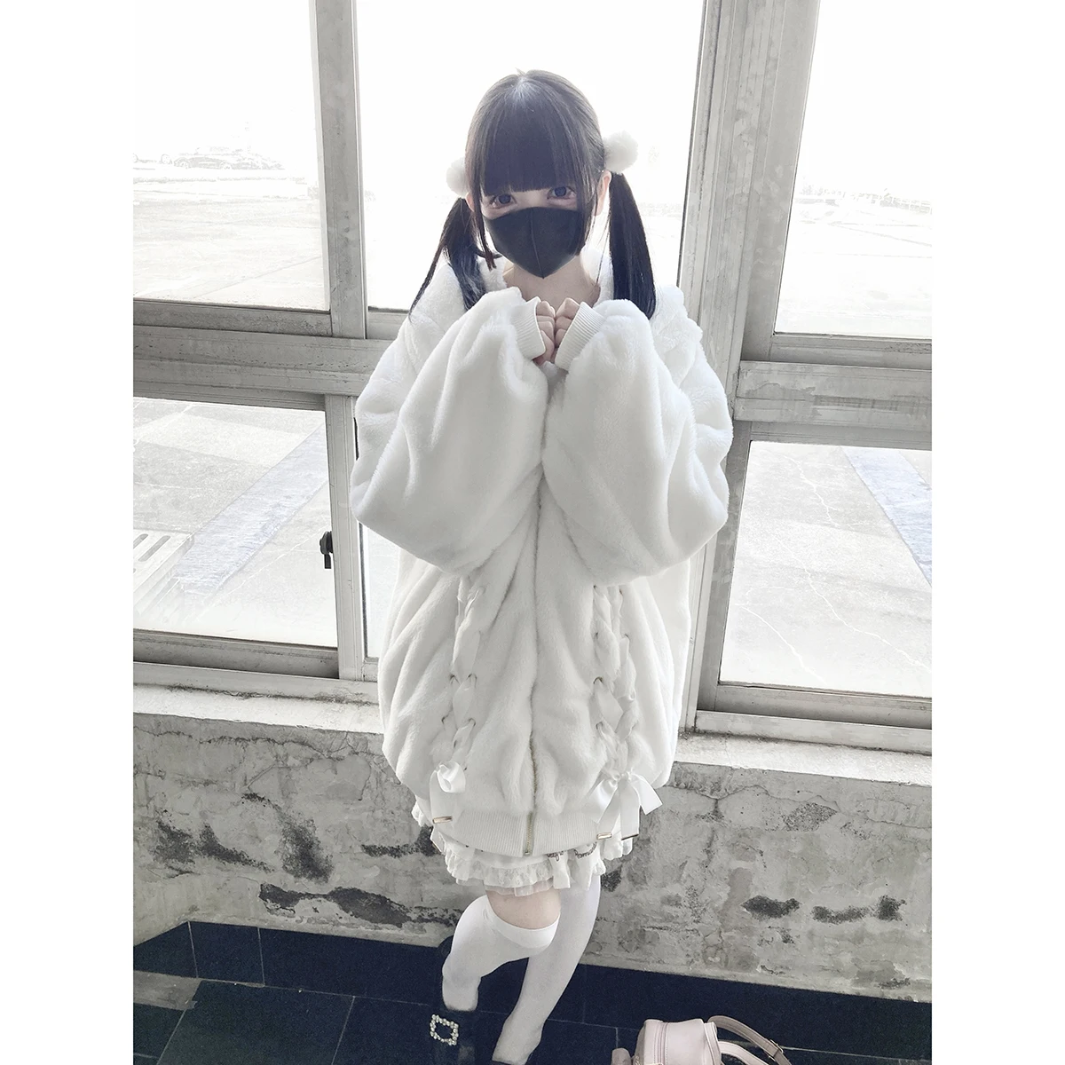 2025 شتاء جديد أفخم الدافئة فو الفراء سترة ثقافة فرعية القوطية الفتيات الحلو آذان أرنب باردة مقنعين معطف الفرو المرأة سترة قطيفة