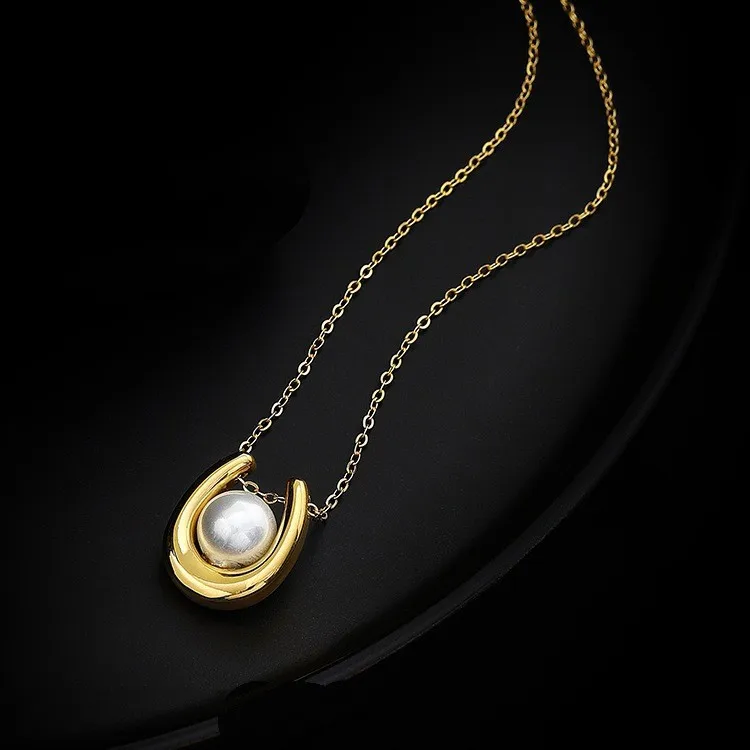 Модный и нишевый дизайн с золотым U-образным жемчугом, исключением прохладного и элегантного стиля.