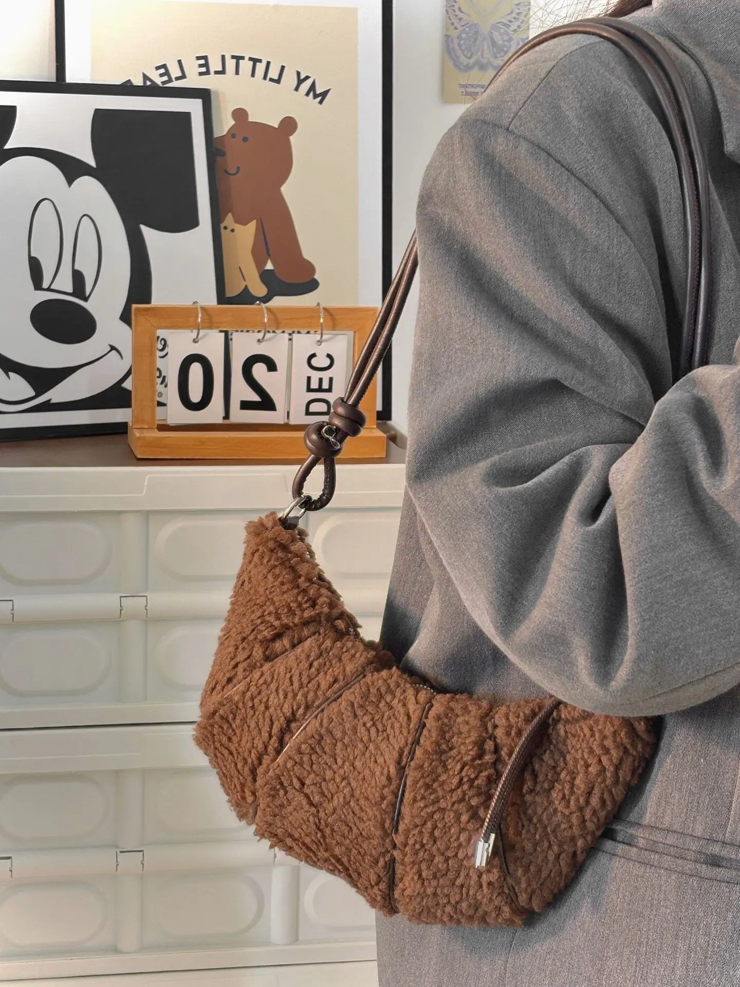 Korean lamb plush shoulder bag for women 2024 new portable cross-body dumpling bag trendy furry croissant bag