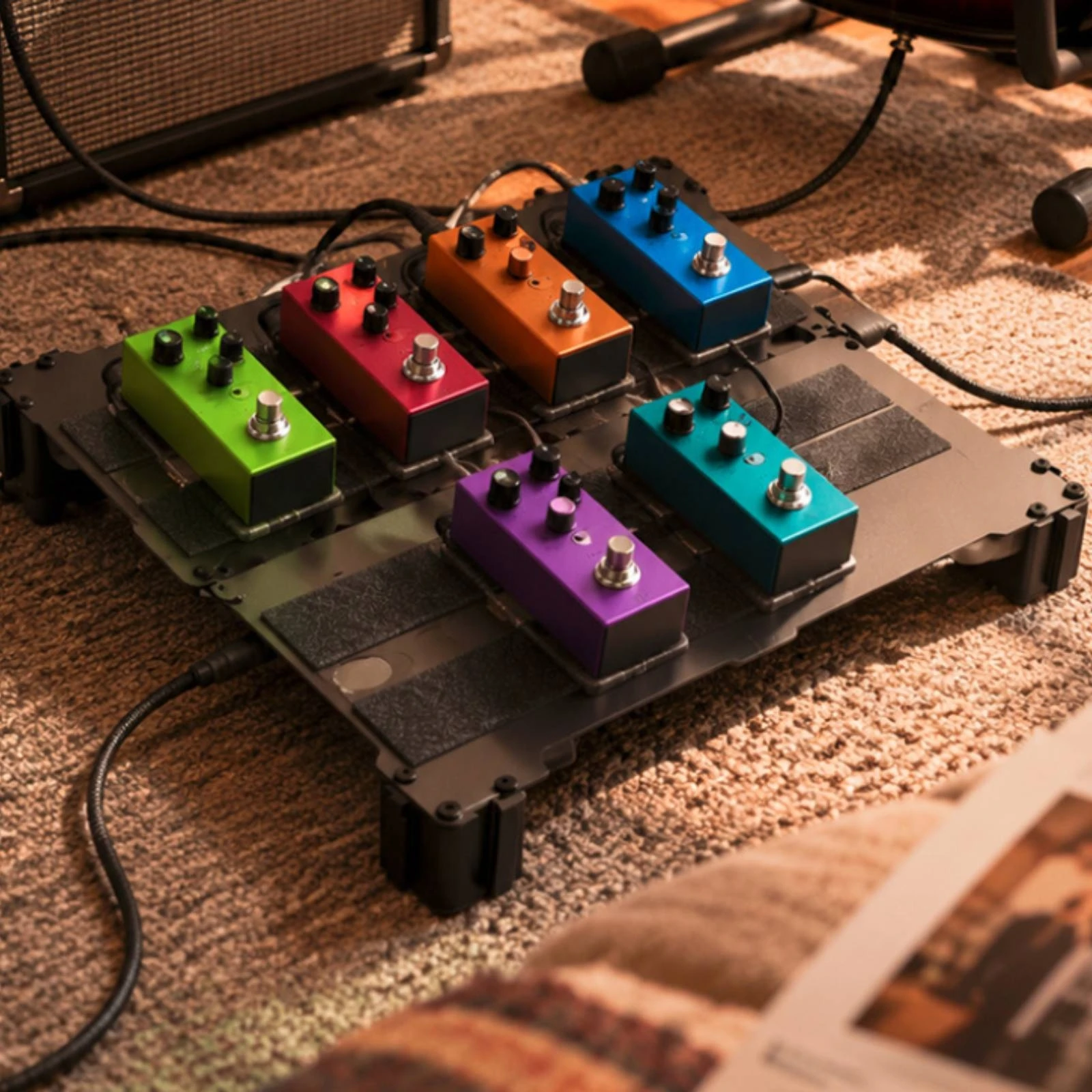 Guitar Pedal Board Aluminum Alloy Modular Pedalboard Stompbox Board Hook-and-Loop Instrument Accessory Adjustable Feet
