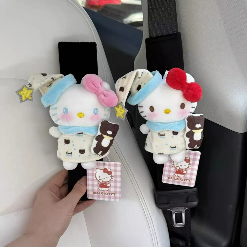 بيجامة لطيفة كيتي تحمل دمية الدب القطيفة مناسبة لحزام مقعد السيارة وسادات الكتف دمية كرتونية هدية في السيارة #1