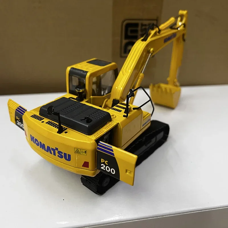 Diecast 1:43 Scale KOMATSU PC200-8M0 Excavator Alloy Engineering Vehicle Model Collection Souvenir Display Ornaments