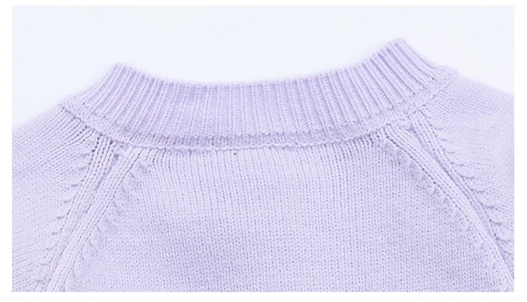 Niedliche Baby-Mädchenkleidung, Herbst-Oberbekleidung, Kinder-Strickjacke in Hellviolett mit Erdbeer-Motiv, Pullover für Mädchen, violette Strickwaren – Detail 13