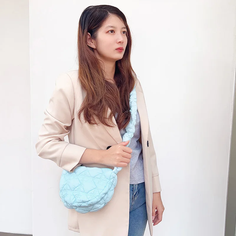 

Crossbody Bag for Women Quilted Shoulder Bag Puffer Drawstring Strap Hobo Bag Clutch Purse for Travel Shopping