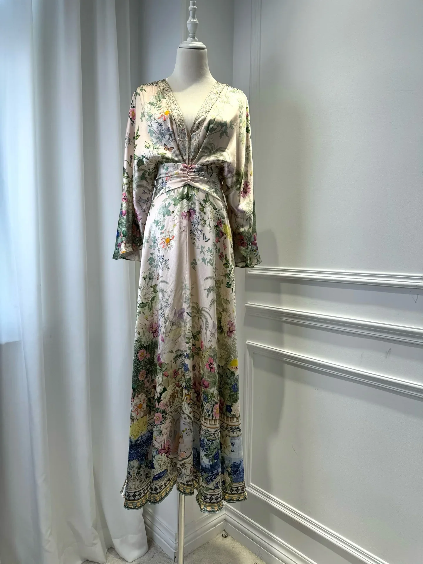 Schwere Perlen Frauen 100 % Seide Langes Kleid 2025 Neue Blumendruck V-ausschnitt Flare Hülse Elegante Damen Robe