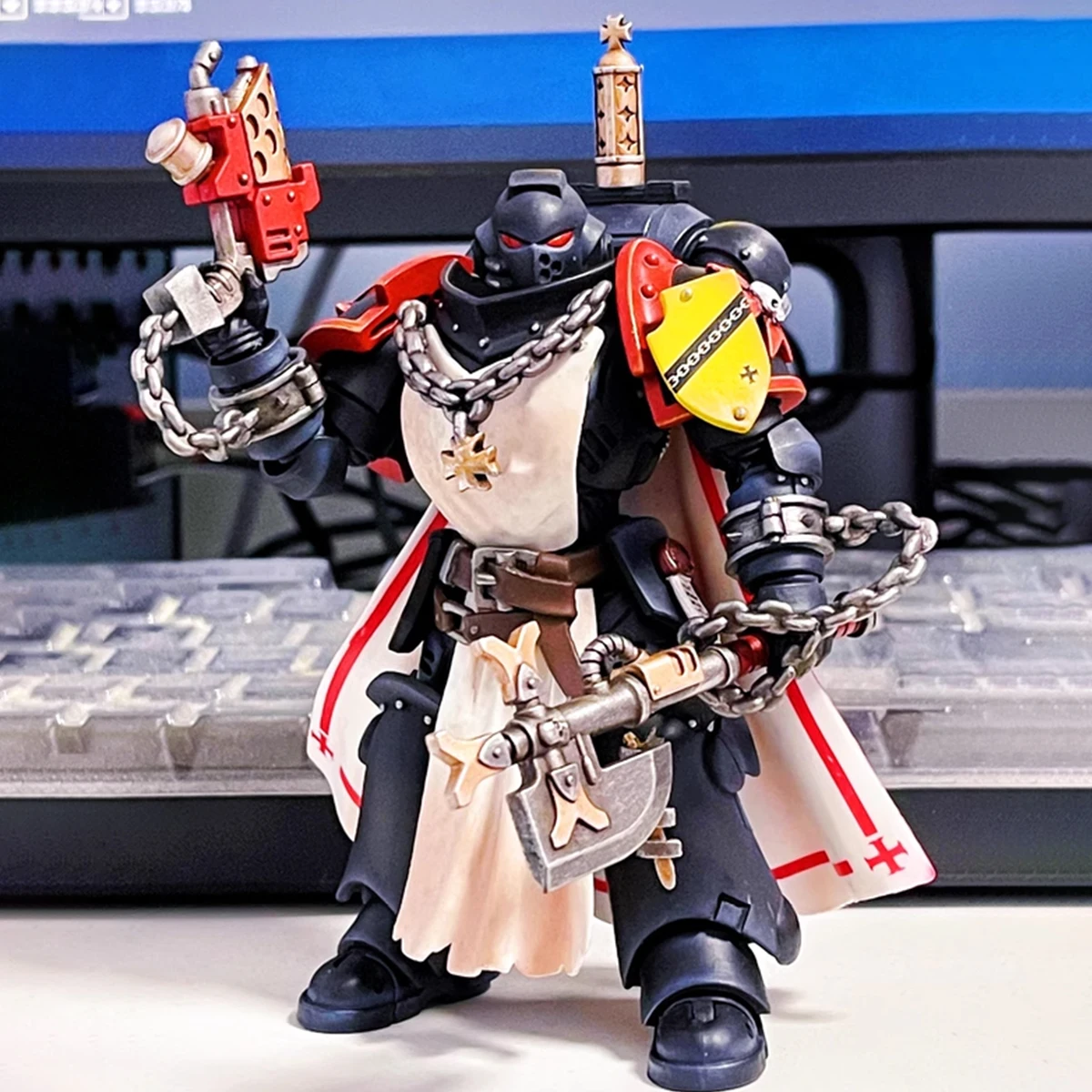 YTOY Warhammer 40 Black Templars Action Figure, Primaris Sword Brethren, Chinic Harmund, Granberults Figurine, Joint Movable Model, Chaîne