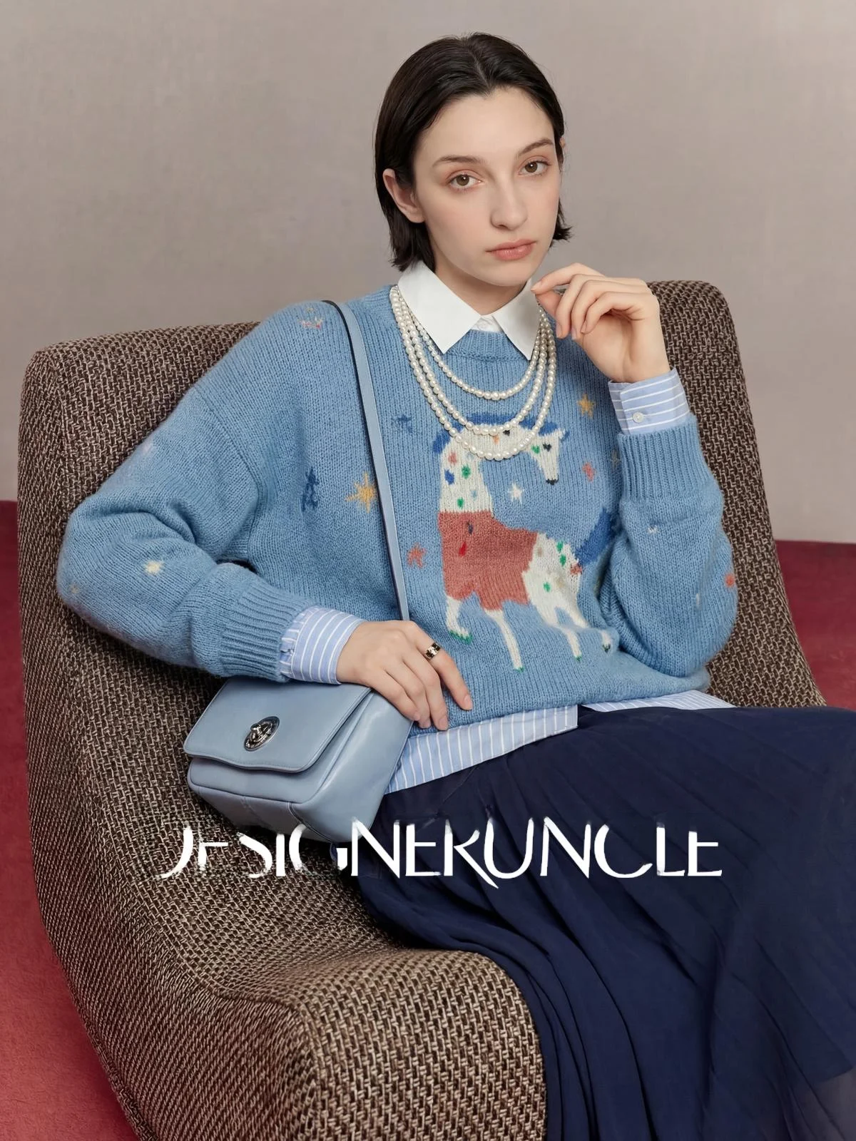 

Blue Knitted Sweater Women's Loose Fit round Ne Print Faion Spring 2026 U×LAB Uncle Casual Sle Long Sve