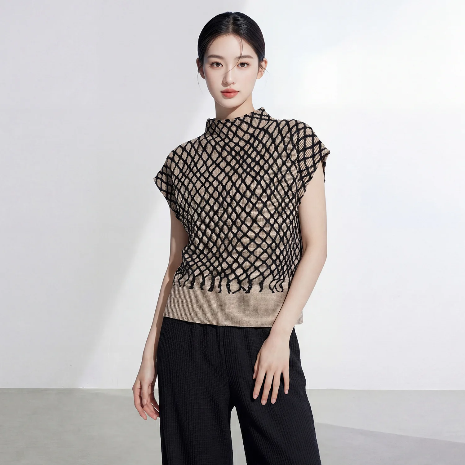 

Miyake Cornrow Top Women's Design Fashionable Half-high Collar Short-sleeved Loose Plaid Printed Versatile T-shirt