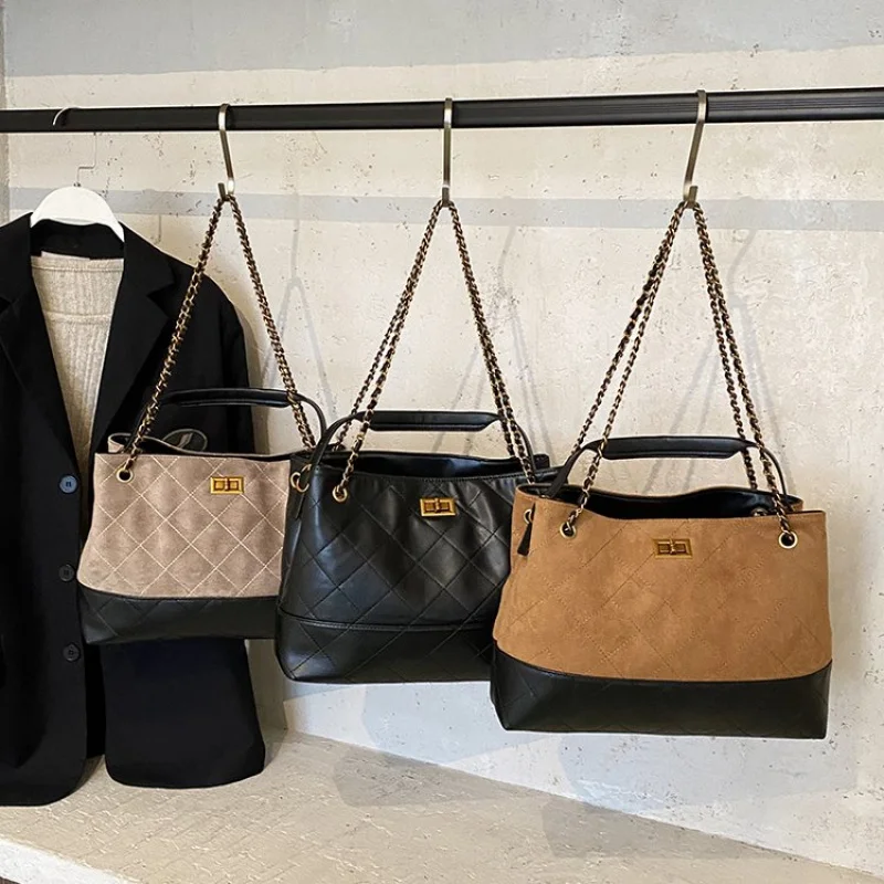 Damesschoudertas gemaakt van leer met adder-print Boasting Tirana High-End Vintage nette ruime look ​