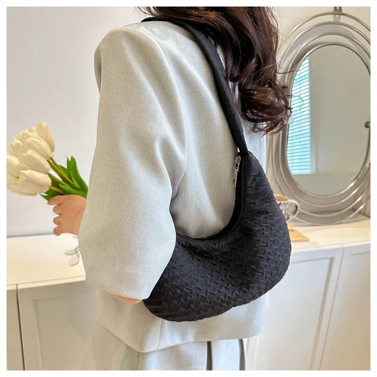 2023 New Dumpling Bag Woman Shoulder Bag, Fresh, Sweet, Casual, Minimalist Backpack, Artistic Style, Commuting Crossbody Bag