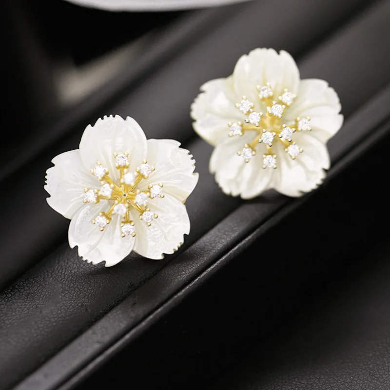 

Bobokiki Jewelry Fashion Shell Flower Titanium Steel Micro-Inlaid AAA Ruby Silver Needle Luxury Palace Retro Earrings