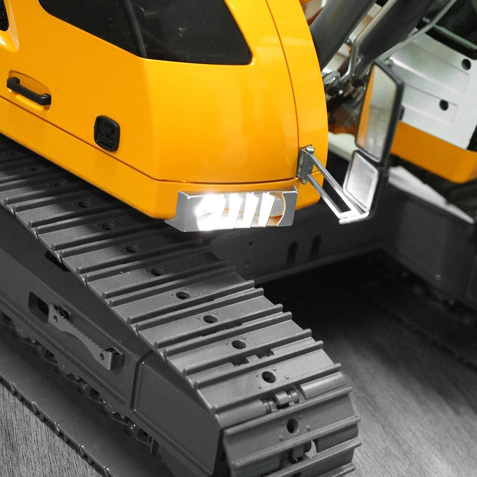 

CUT 914 Upgrade Parts Metal Excavator Front Light Cover Hydraulic RC Excavator Protection Device