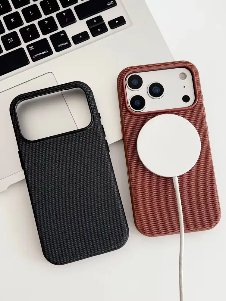 Magnetyczne etui na telefon Magnetic Tech Woven do iPhone 18 Pro Max, kompatybilne z bezprzewodowym ładowaniem Magsafe, z przyciskiem AI do obsługi aparatu, odporne na wstrząsy. — zdjęcie produktu 7