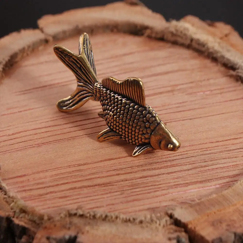 Cute Vintage Brass Goldfish Statue Elegant Ancient Goldfish Figurines Lifelike Exquisite Lucky Charm Animal Sculpture