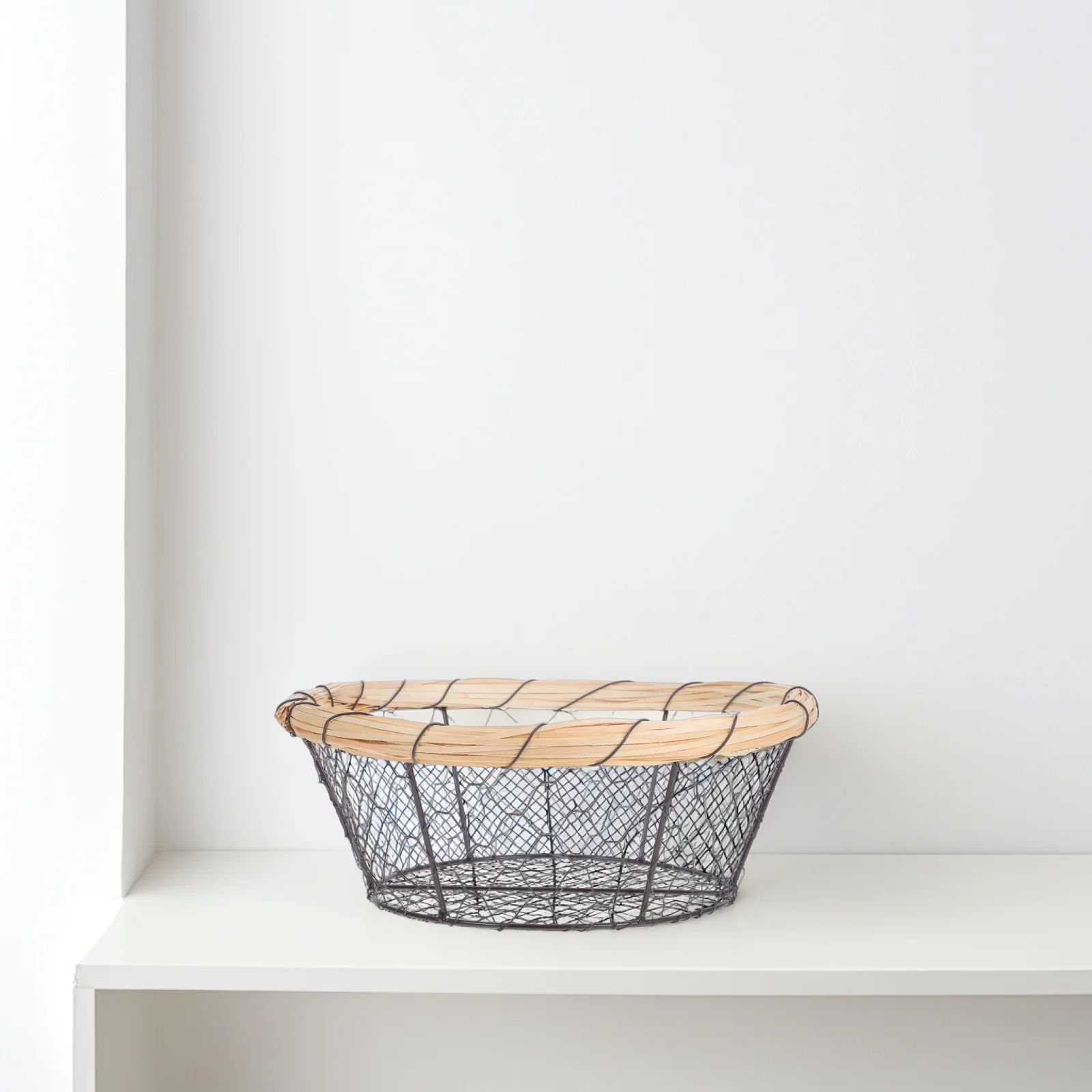 

Multifunctional Iron Wire Basket for Bread Fruits Eggs Storage Foldable Countertop Metal Mesh Organizer Snack Basket Kitchen
