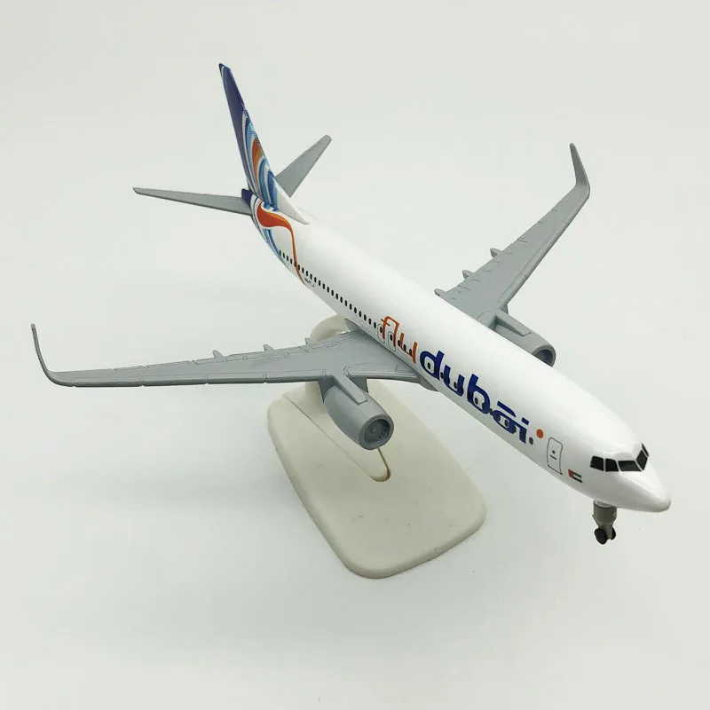20cm Dubai B737 Airlines modelo Boeing 737 motor doble Jet Die-Casting aleación Metal avión de juguete con soporte de tren de aterrizaje