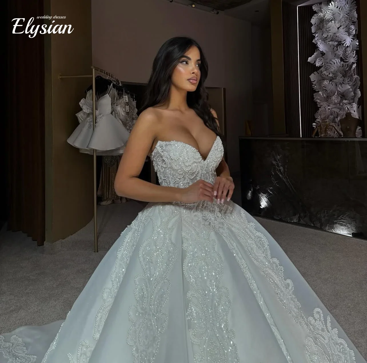 カスタムメイドの高級ウェディングドレス、スイートハートネックライン、ノースリーブパフスリーブ、レトロなレディースウェディングドレス