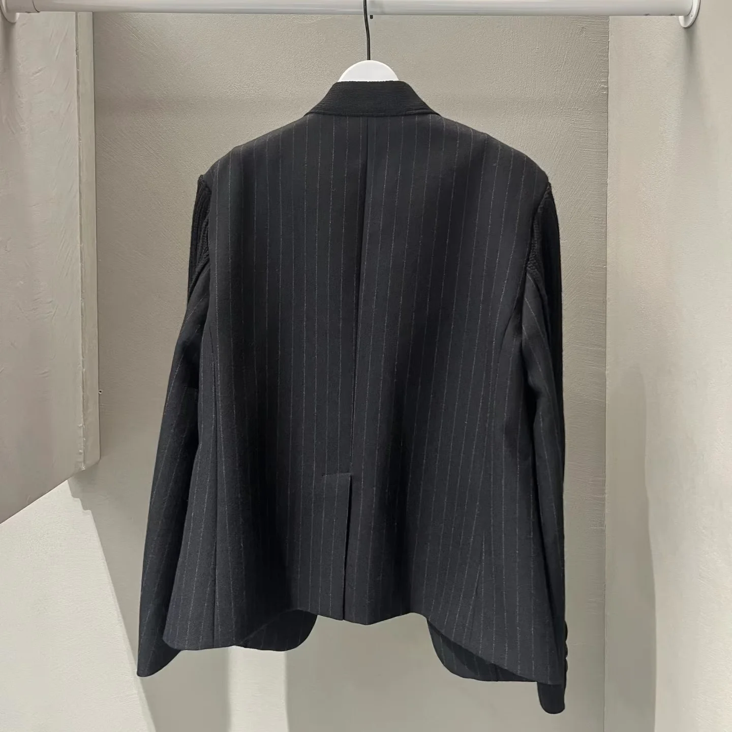 Sciolto lavorato a maglia lungo Sve Carriera Donna Jaet Autunno 2024 FOG SACAI Cinese puro cotone V-ne Toppe a righe Esterno...