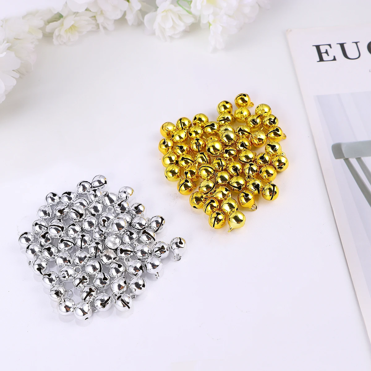 

200Pcs Jingle Bells Keychain Pendant Bells Crafts Pet Bells DIY Tree Pendant (8mm, Golden, Silver for Each 100Pcs)