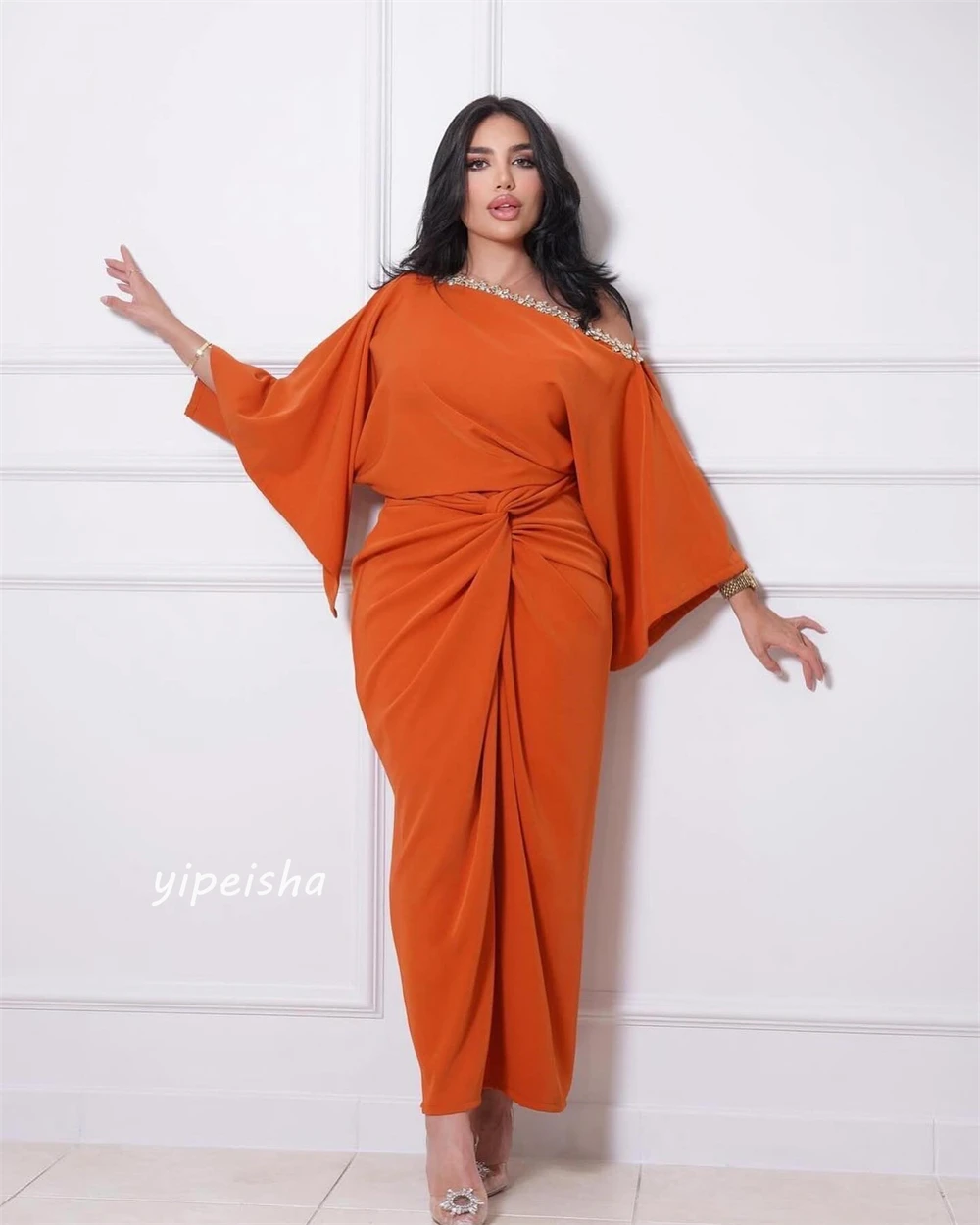 Jersey personalizado con cuentas, volantes, plisado, vestido de noche con hombros descubiertos, vestido para ocasión a medida, vestidos por debajo de la rodilla de Arabia Saudita