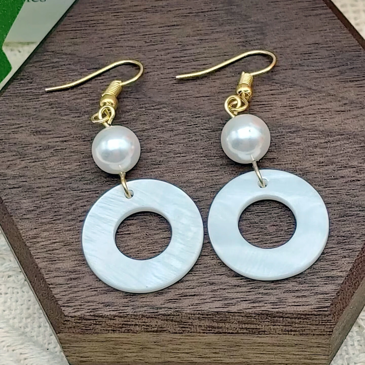 Mother of Pearl White Fower Earrings Bridesmaids Jewelry Medium Size Detachable Studs Hawaiian Island Jewelry