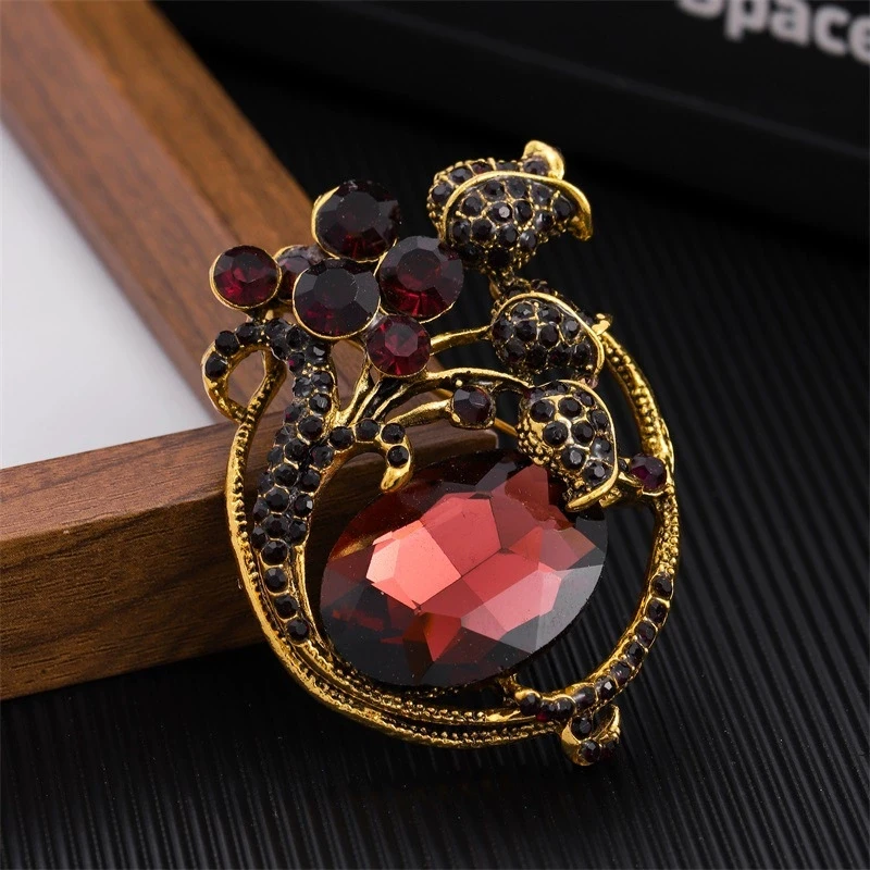 Advanced crystal brooch, women's hand-held flower, wedding decoration, chest suit accessories, brooch ornaments