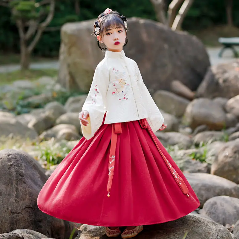 Bestickter Stehkragen der chinesischen Hanfu-Mädchen roter Neujahrs-Tang-Anzug Super unsterblicher Winter anzug gezupfter Kinder-Hanfu