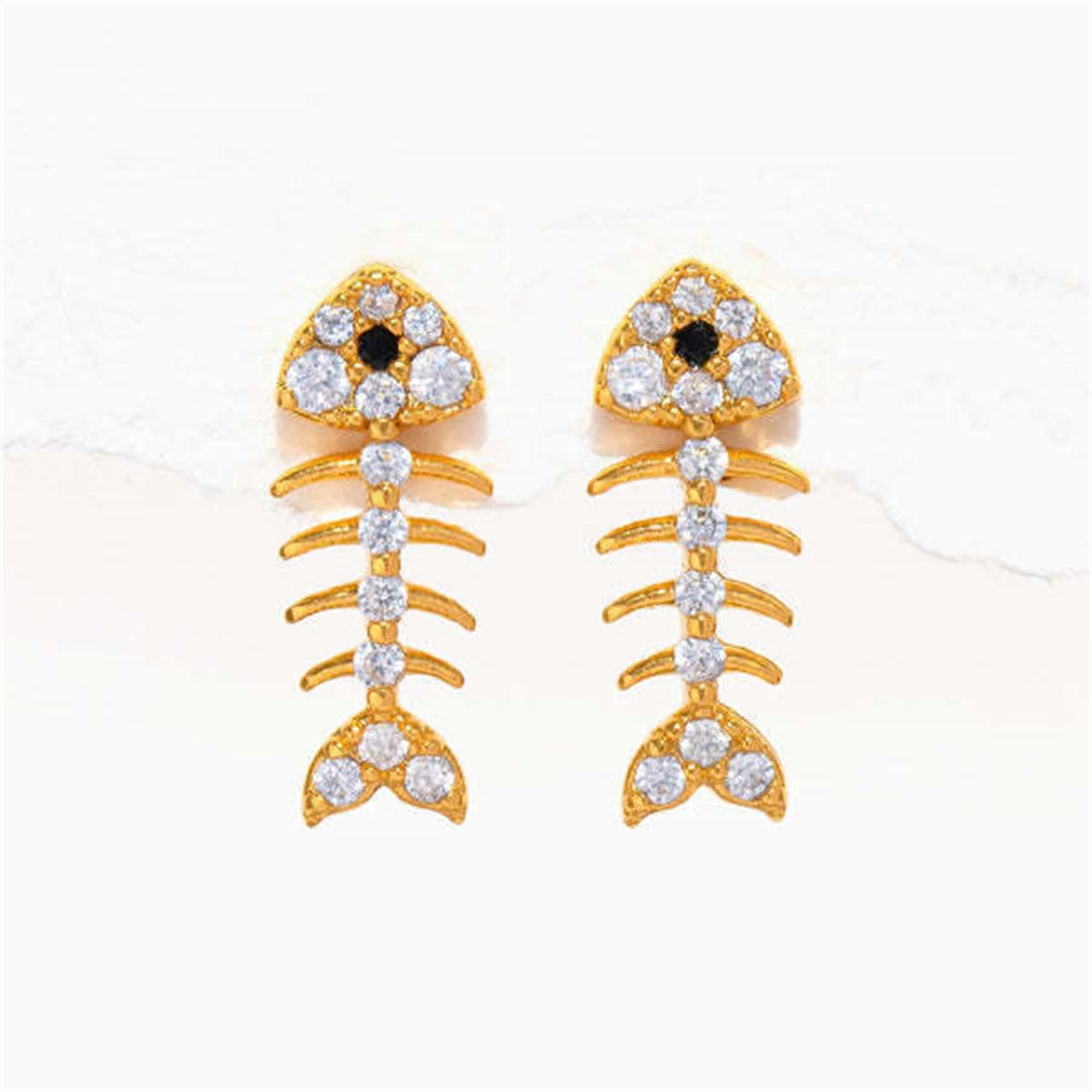 

Stainless steel fish bone crab earrings with feminine personality and temperament, threaded pearl earrings