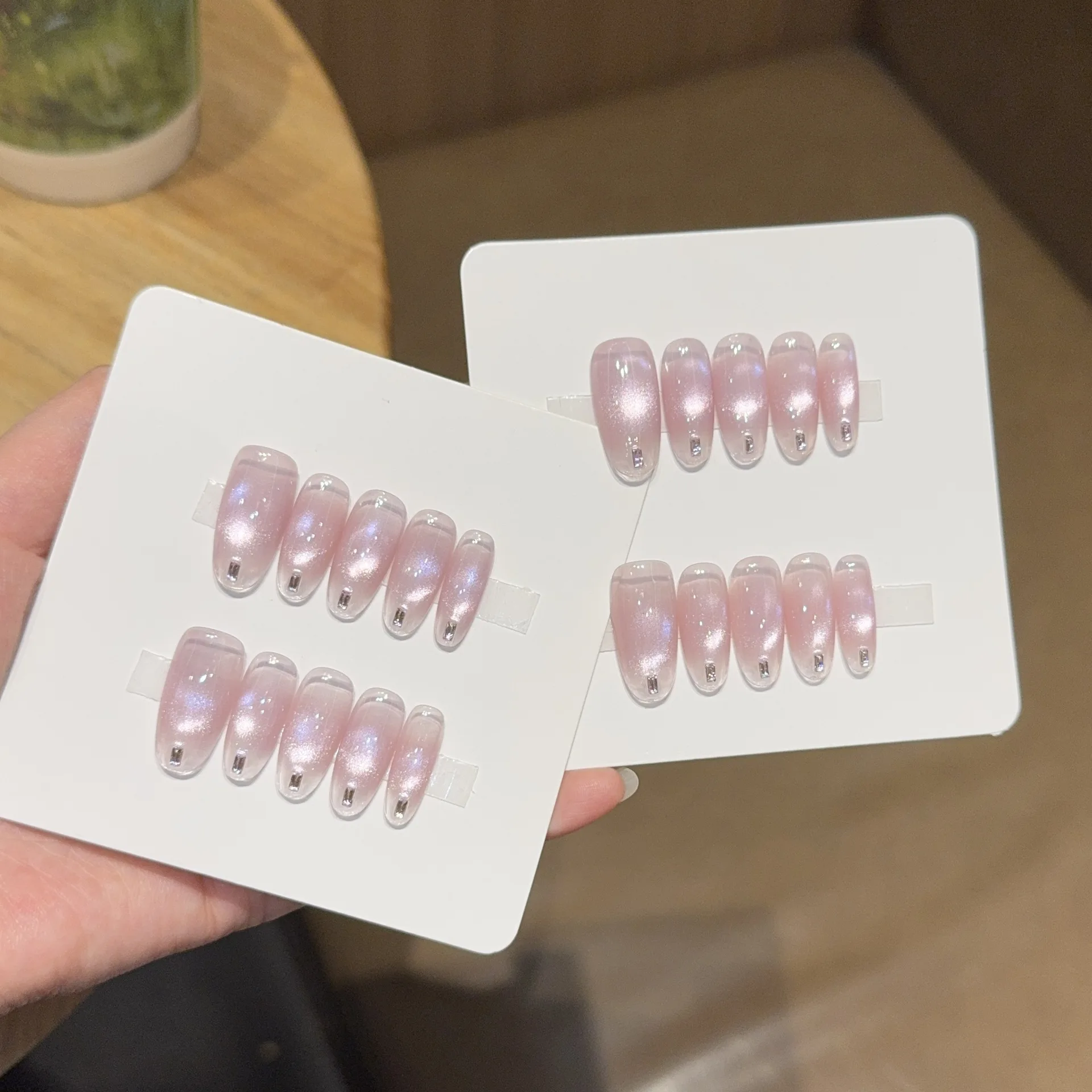 

10pcs Handmade Long Oval Press On Nails Shiny Nude Pink Cat Eye Aurora Rhinestone Design Sweet Fake Nails Wearable Nails Art Tip