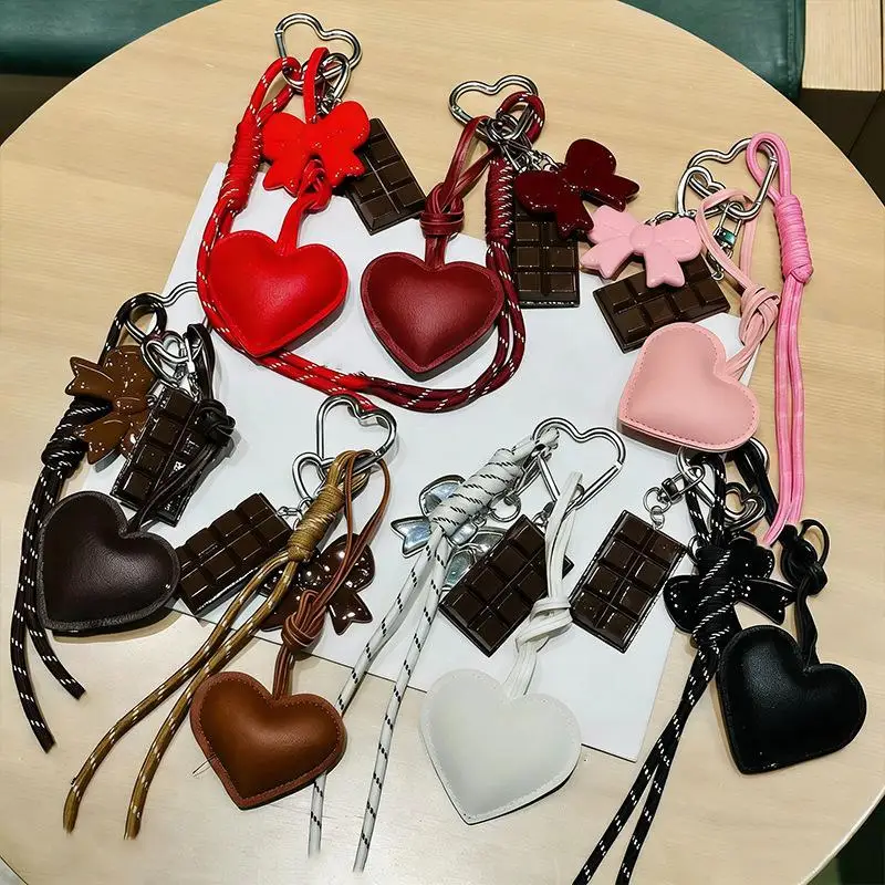 1 Stück Taschenzubehör Deko Schokoladen-Anhänger INS-Stil Kawaii Korea Trendy Herz Leder Schlüsselanhänger Kreativer Schlüsselanhänger – Detail 2