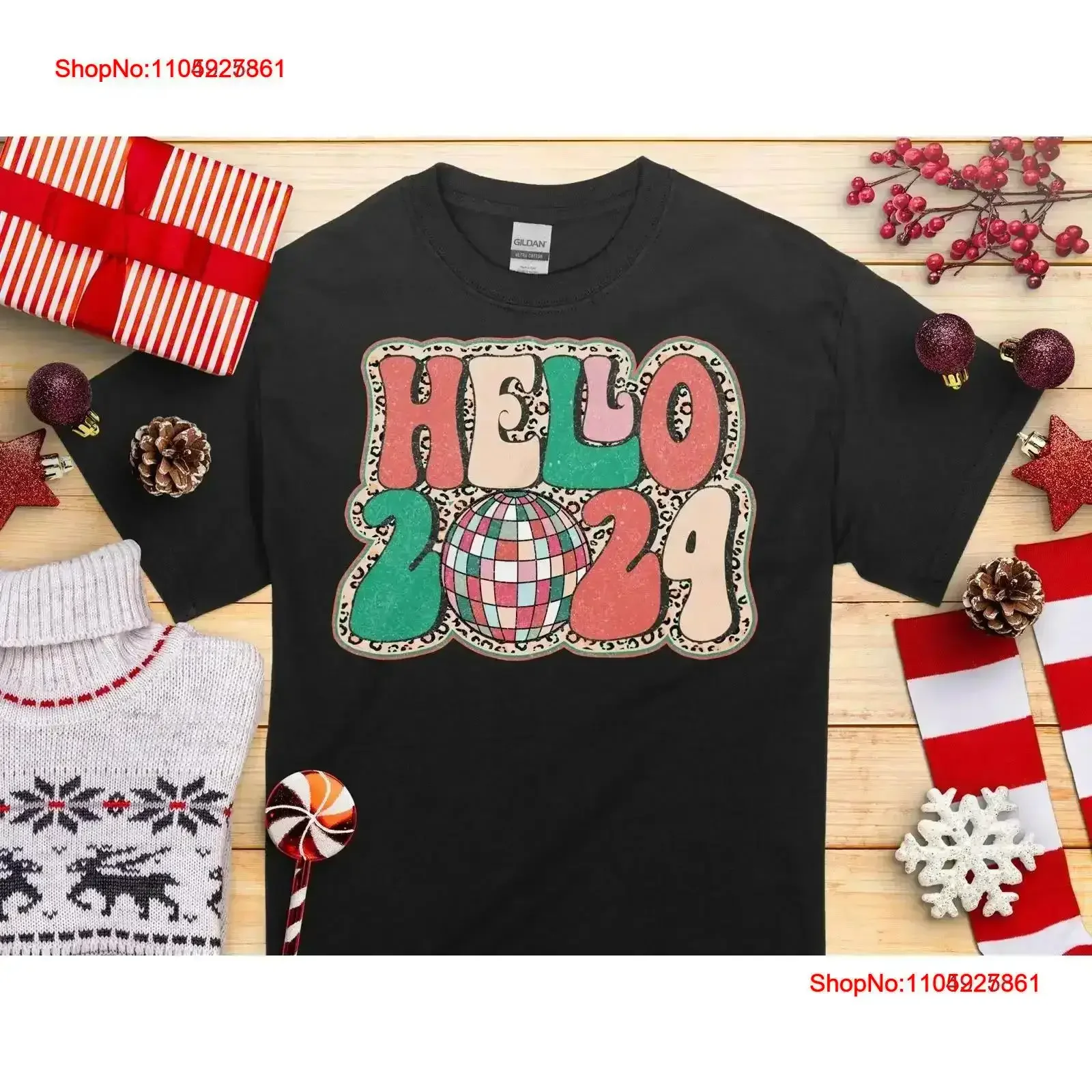 

HELLO 2024, ретро винтажная футболка с принтом, зимняя страна чудес, секретный Санта-Рождественский праздничный подарок для него, ее постиранный винтажный подарок
