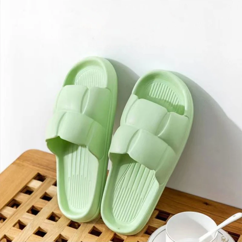 2025 جديد الصيف أحذية ناعمة سحابة النعال داخلي كتم الحمام المضادة للانزلاق الشريحة إيفا شاطئ الوجه يتخبط الرجال السيدات الترفيه الصنادل