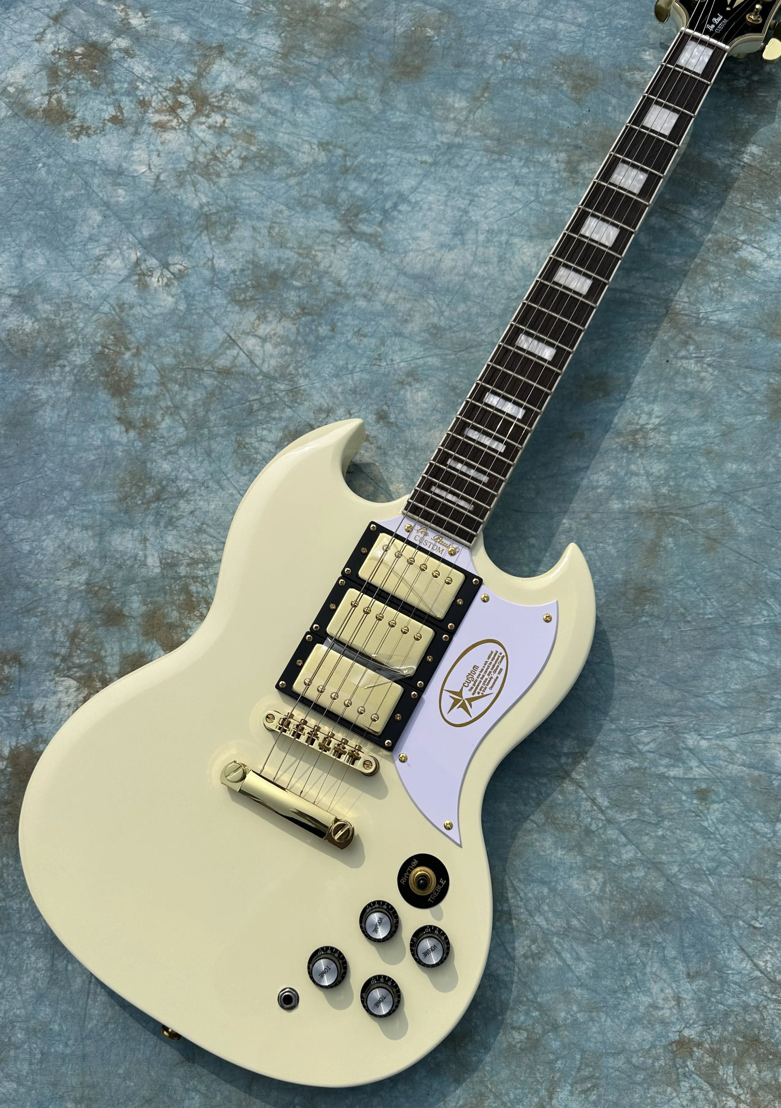 Customized electric guitar, SG electric guitar, cream white, Peach blossom core wood body, rose wood fingerboard，in stock, quick