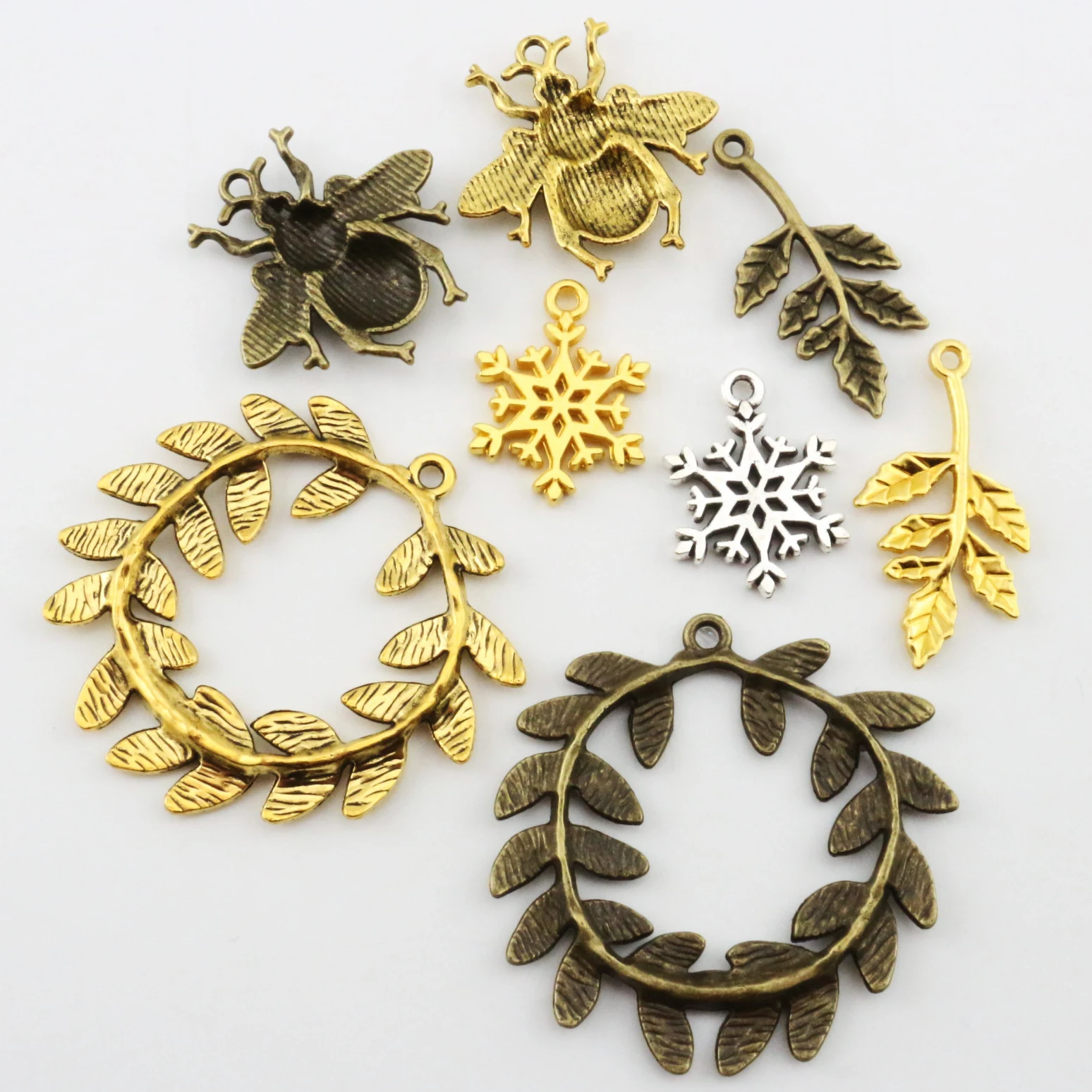 10PCS Olive Branch Snowflakes Bee LeafAlloy Mix Sizes Pendant DIY For Handmade Jewelry Accessories