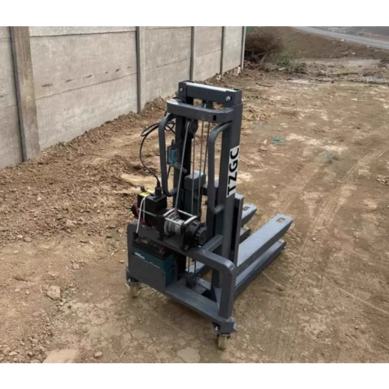 Mini stakery z platformą transportową na palety, z obrotowymi kółkami, silnikiem hydraulicznym i rdzeniem hydraulicznym.