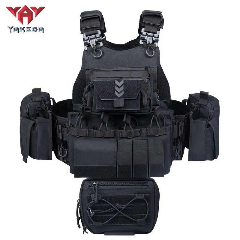 Il gilet tattico YAKEDA è dotato di più pacchetti di accessori e un sistema Molle espandibile che può essere smontato rapidamente