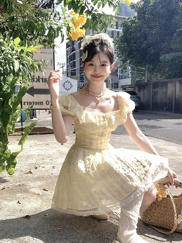 Femmes vêtements robes été haut de gamme avancé conçu Niche français doux fille Style taille minceur dentelle princesse robe courte