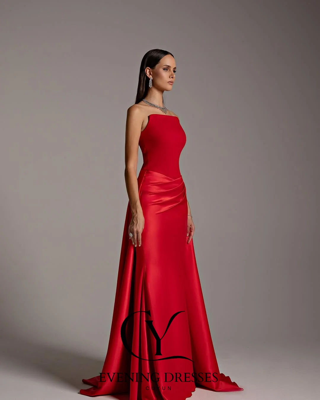 CUYUN 레드 정장 이브닝 가운 Strapless Mermaid 우아한 여성 파티 드레스와 기차 맞춤형 연회 가운 특별 행사