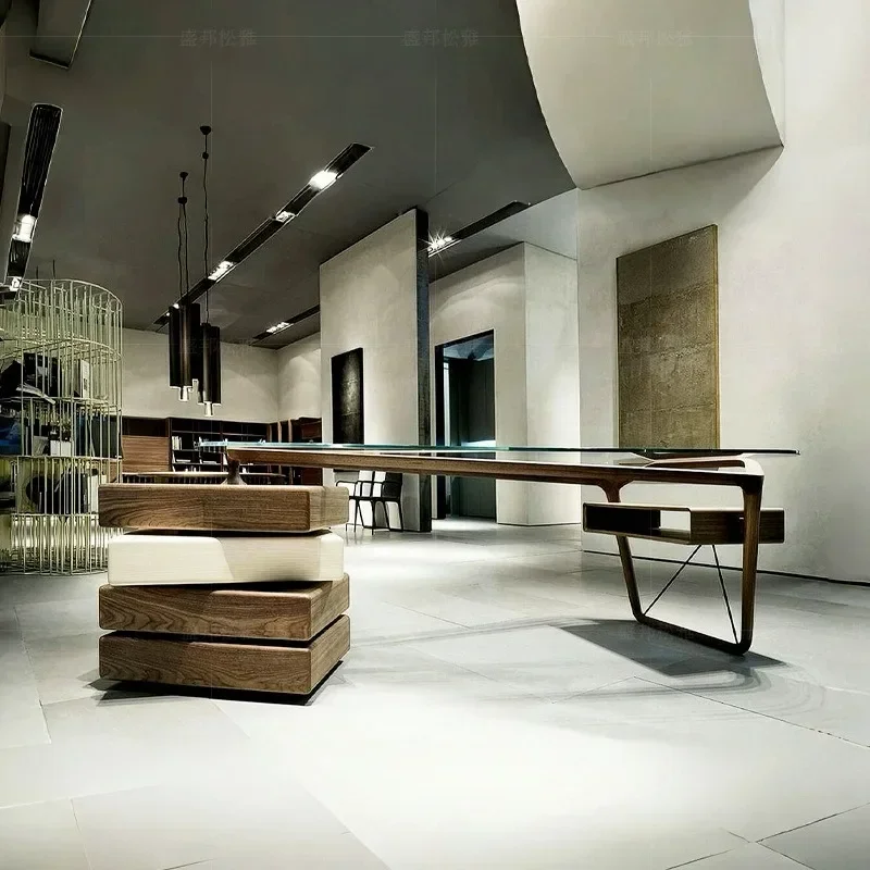 Итальянский стол из черного ореха