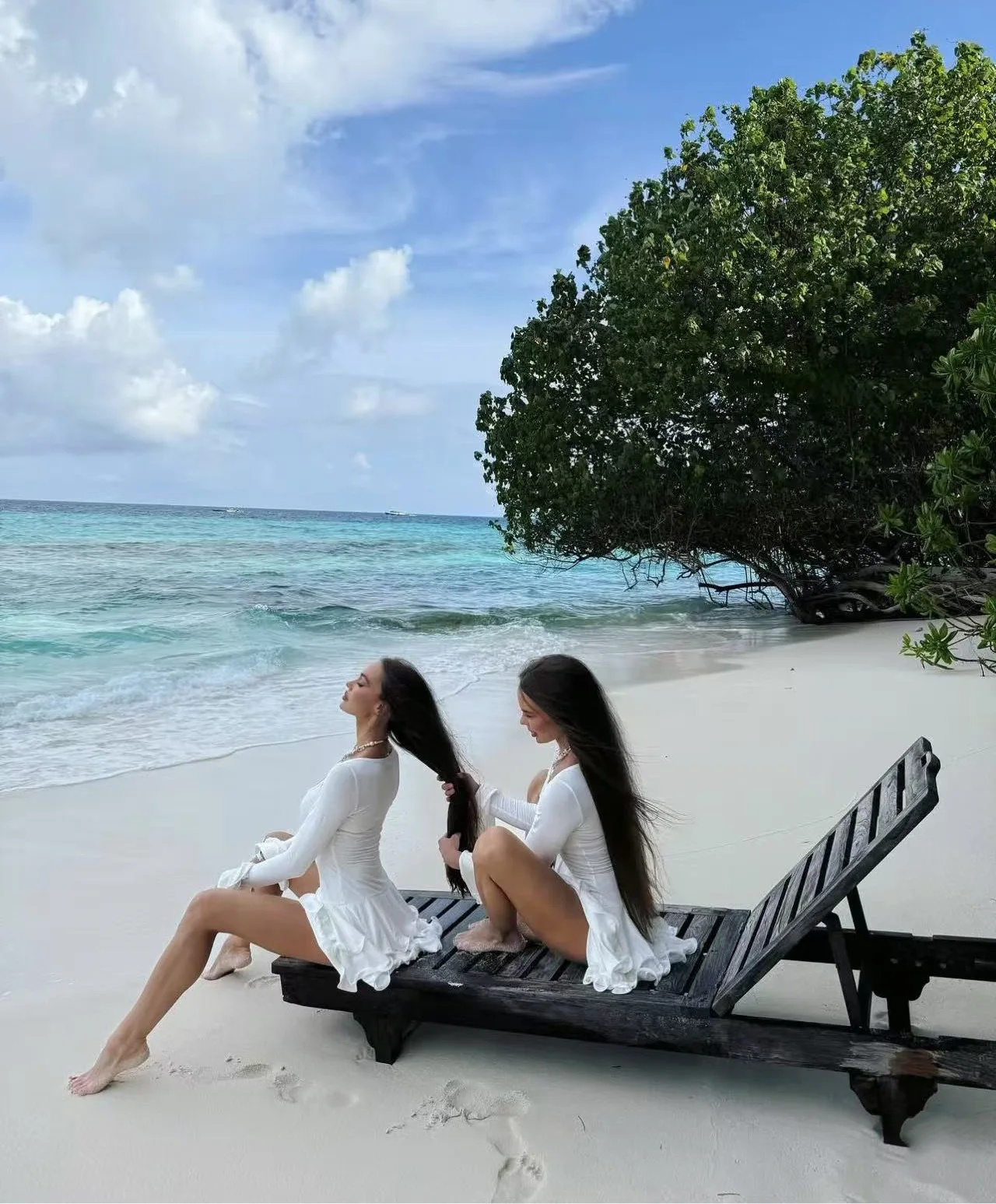 VEITCHE Summer Women Ruffle Fluffy Mini Dress Low Cut V-neck Flare Sleeve Single Breasted Bodycon Vestidos Holiday Beachwear