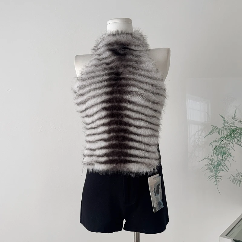 

Новинка 2025, градиент цвета, жилет без рукавов с лямкой на шее, модный сексуальный жилет с открытой спиной, топы с пряжкой из искусственного меха, женский жилет