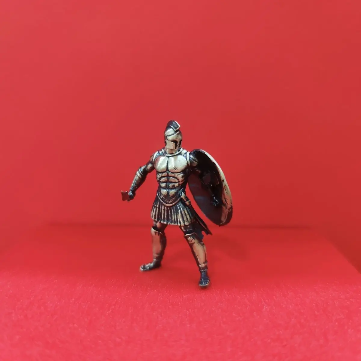 Samurai-Style Sculpture - Antique Copper Armored Warrior Figure, Spartan Inspired Mini Statue for Desk Diorama Collectible Model