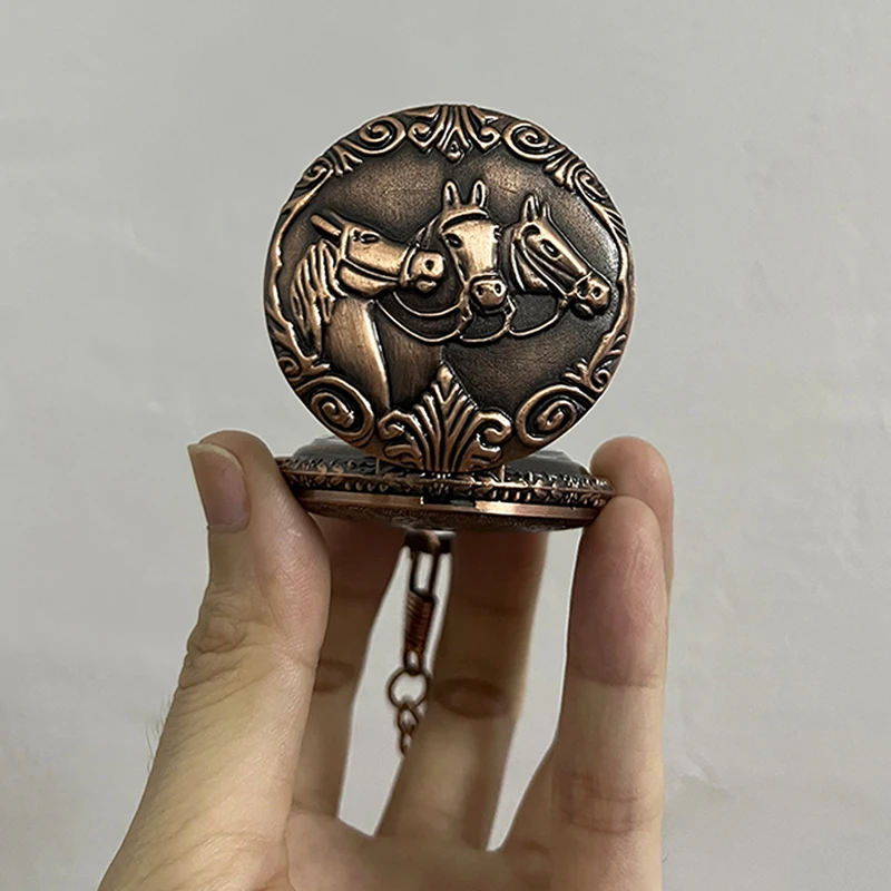 Vintage Bronze 3 Horse Head Carving Quartz Pocket Watch for Men Hollow Engraved Case Fob Chain Clock for Gift Man Watches Hour