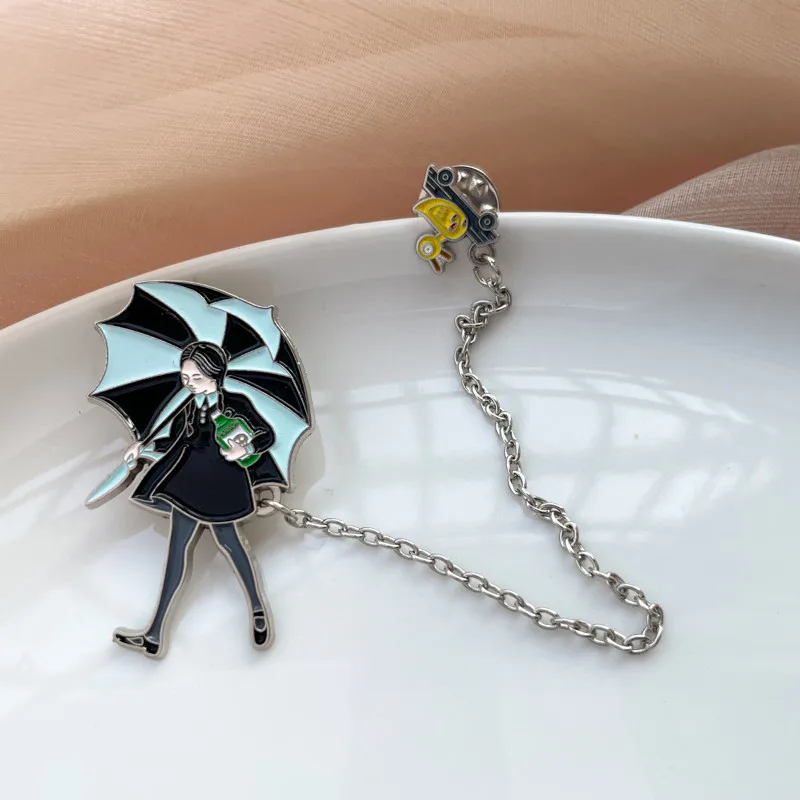 الكرتون سلسلة ربط الفن المينا بروش لطيف فتاة صغيرة مع مظلة ظهره شارة التلبيب دبابيس مجوهرات هدايا للرجال النساء