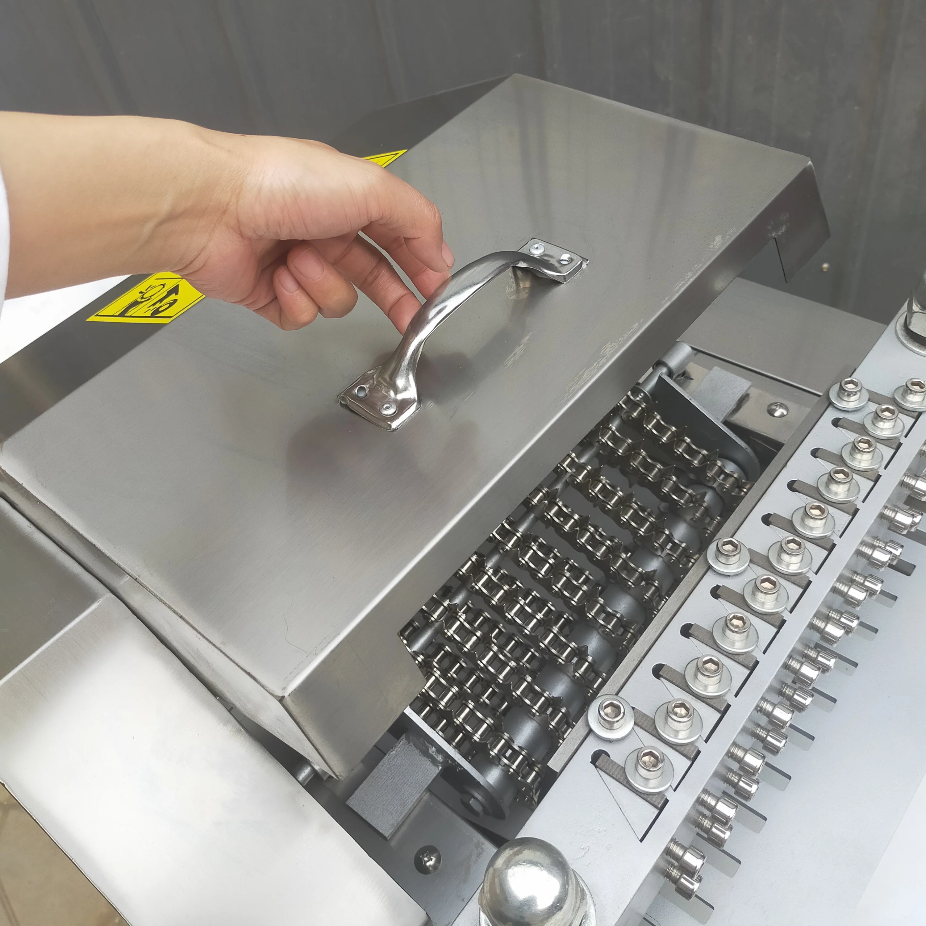 

Сверхмощная машина для измельчения куриных блоков, автоматическая машина для резки костей, машина для нарезки кубиками курицы, утки, рыбы, гуся