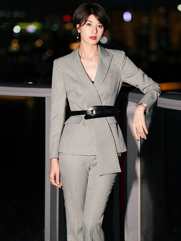 

Профессиональный женский осенне-зимний клетчатый костюм-двойка Jiang Feifei: модный, элегантный, абсолютно новый.