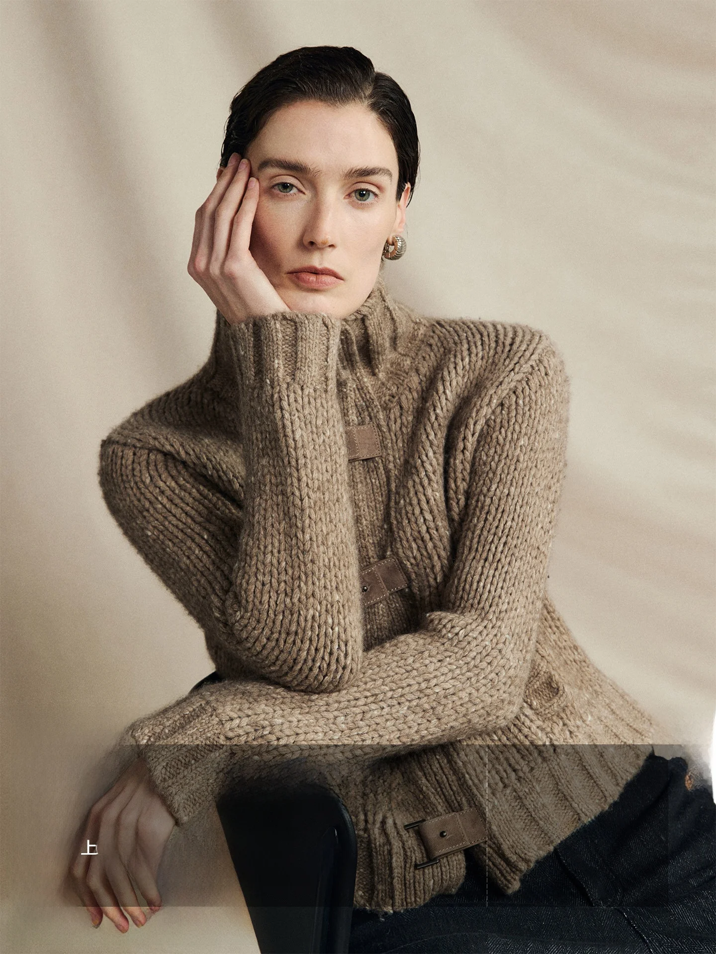 

Женский вязаный шерстяной кардиган Ayuko Heavyweight с пуговицами из натуральной кожи, с вышивкой в технике «нэлл-пойнт» и секционным окрашиванием